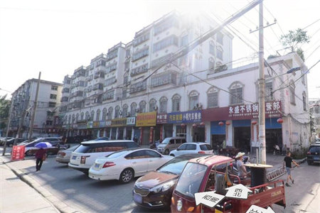 富盈家园二楼3室2厅2卫85万130m2简单装修带车库出售